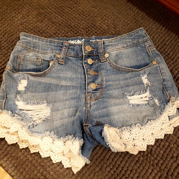 💕Distressed High Rise Shorts with Lace! - Picture 2 of 7